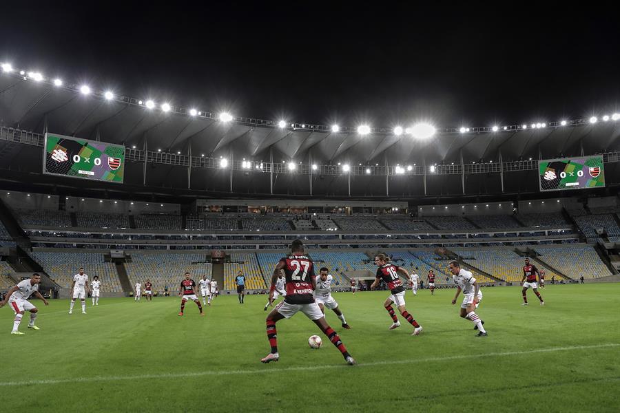 Pese al alto número de contagiados y muertes, el fútbol volvió en Brasil con triunfo de Flamengo en el Maracaná