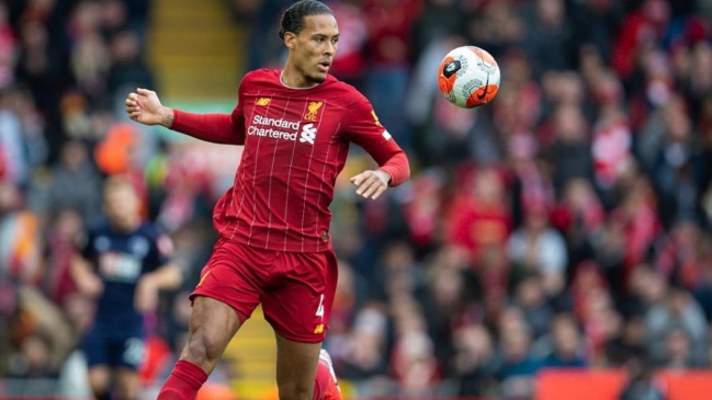 Delantero de Everton le bajó el perfil a Virgil Van Dijk: No es el mejor defensor del mundo