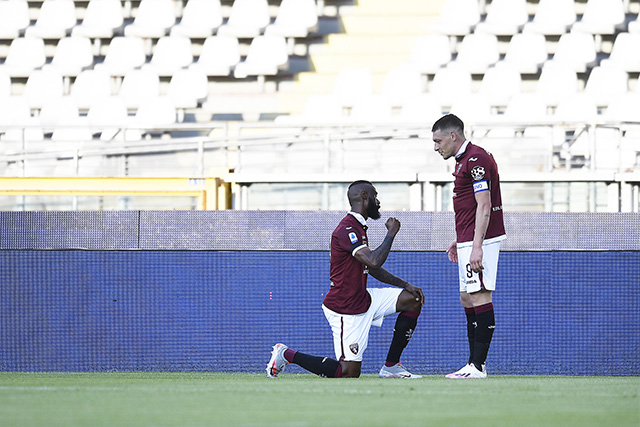 Nicolas Nkoulou anotó el primer gol en el regreso de la Serie A y lo dedicó a George Floyd