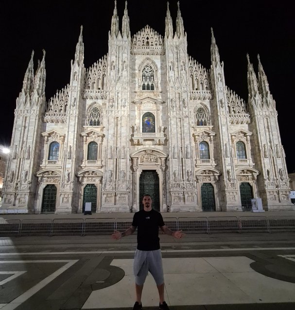 “En la casa del Señor”: La foto con aires de divinidad de Ibrahimovic en el Duomo de Milán
