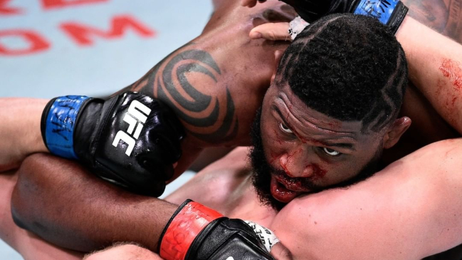 Blaydes venció por decisión unánime a Volkov y se quedó con la pelea estelar del UFC Las Vegas 3