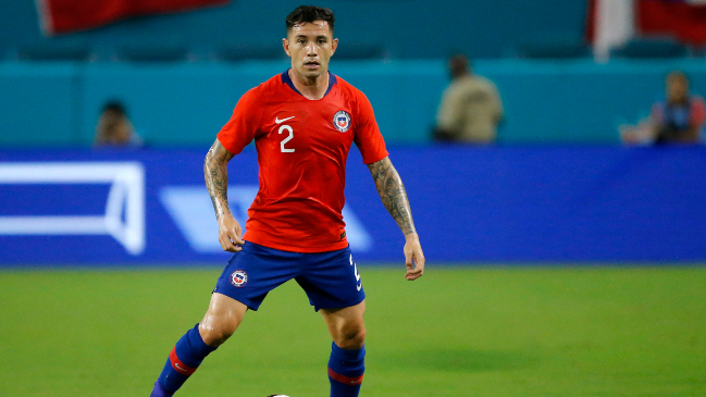 Eugenio Mena: No creo que sea el momento para un cambio de entrenador en la selección chilena