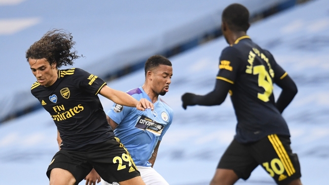 Jugador de Arsenal dio positivo antes de jugar contra Manchester City