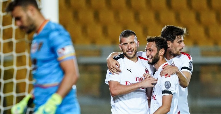 AC Milan volvió al triunfo con goleada a Lecce y se acercó a puestos europeos en la Serie A