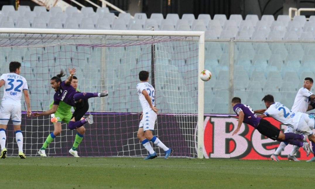 Con asistencia de Pulgar: La notable palomita de Germán Pezzella en el empate de Fiorentina