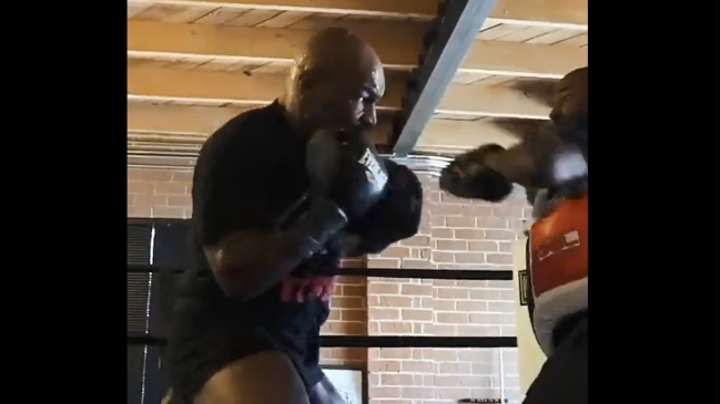 Mike Tyson intimidó a su rival para el regreso con imágenes de exigente entrenamiento