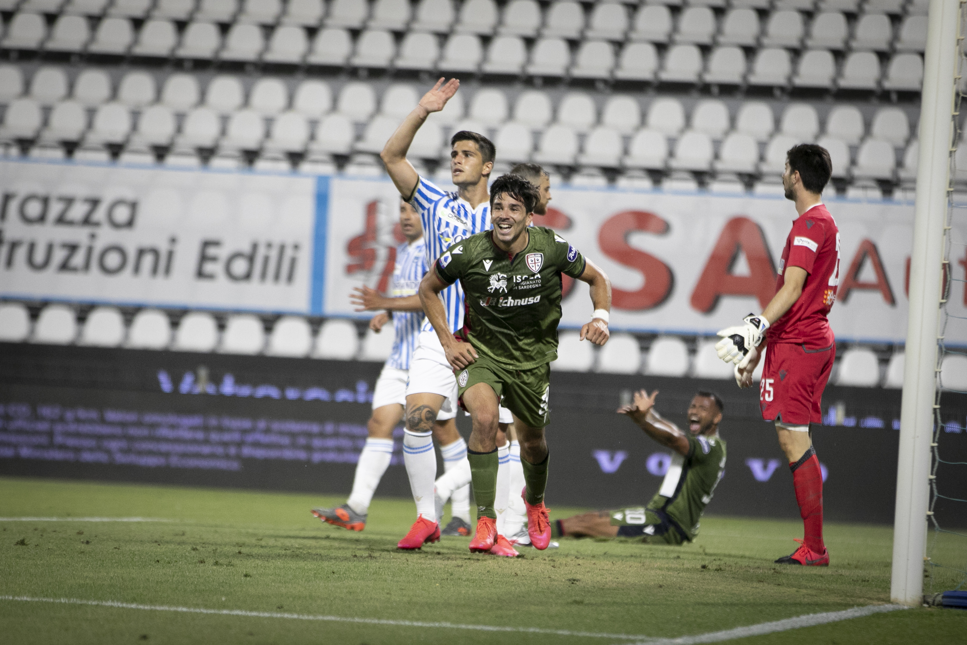 Giovanni Simeone fue el héroe de Cagliari en agónico triunfo ante SPAL por la Serie A
