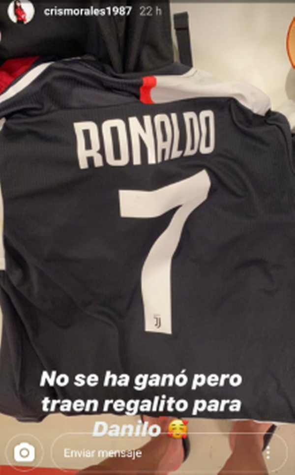 “Regalito para Danilo”: El lindo gesto de Cristiano con Medel tras el duelo de Juventus con Bologna