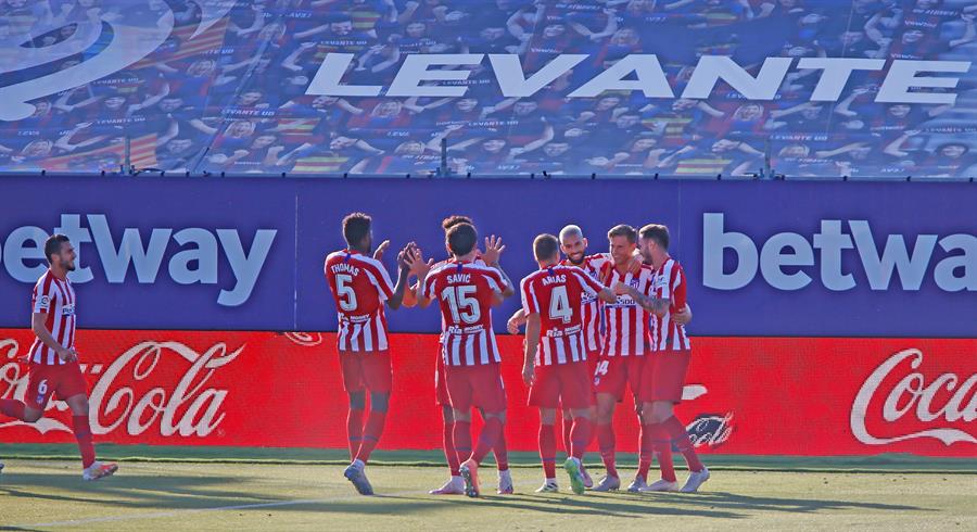 Atlético de Madrid se afianzó en el tercer lugar en España tras vencer a Levante