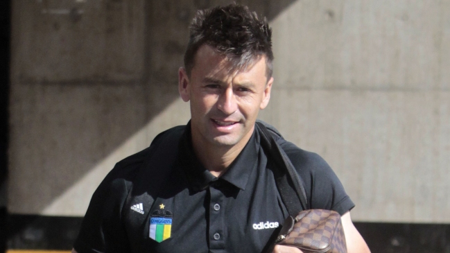 Roberto Gutiérrez realiza clases virtuales de acondicionamiento físico a habitantes de Curacaví