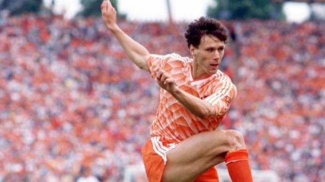 El “gol imposible” de Marco Van Basten en la final de la Eurocopa cumple 32 años