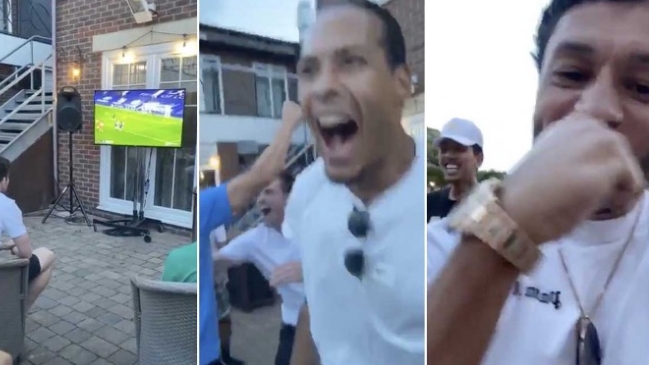 La eufórica celebración del plantel de Liverpool tras la derrota del City que les dio el título