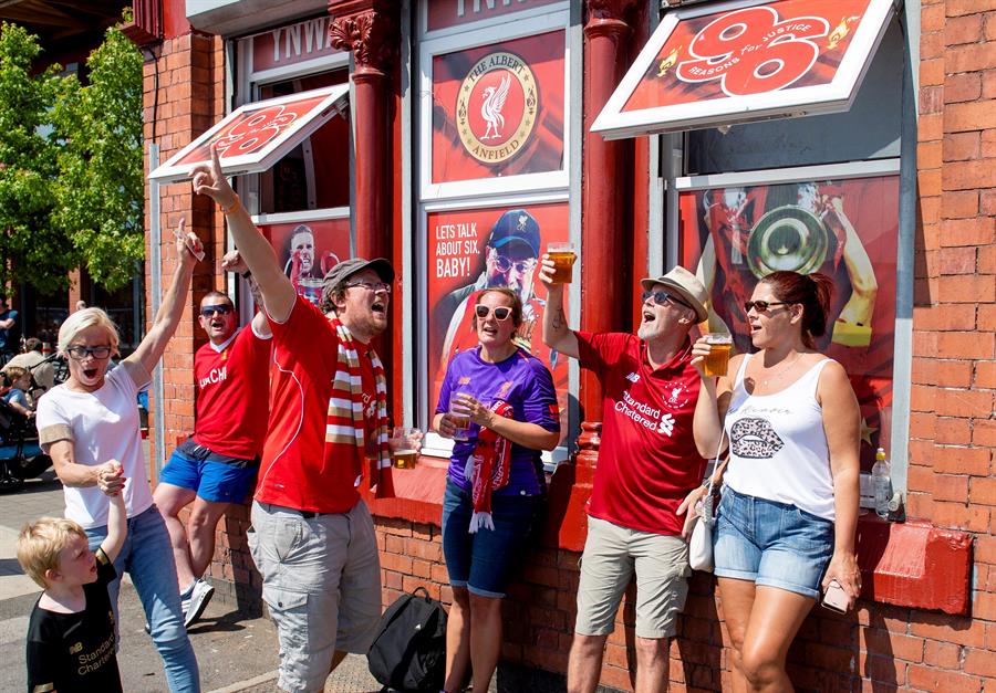 Liverpool pidió a sus hinchas no amontonarse en las celebraciones del título