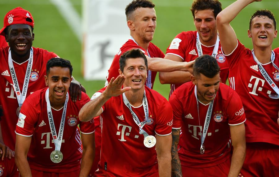 Bayern Munich recibió la Ensaladera que lo acredita como campeón de la Bundesliga