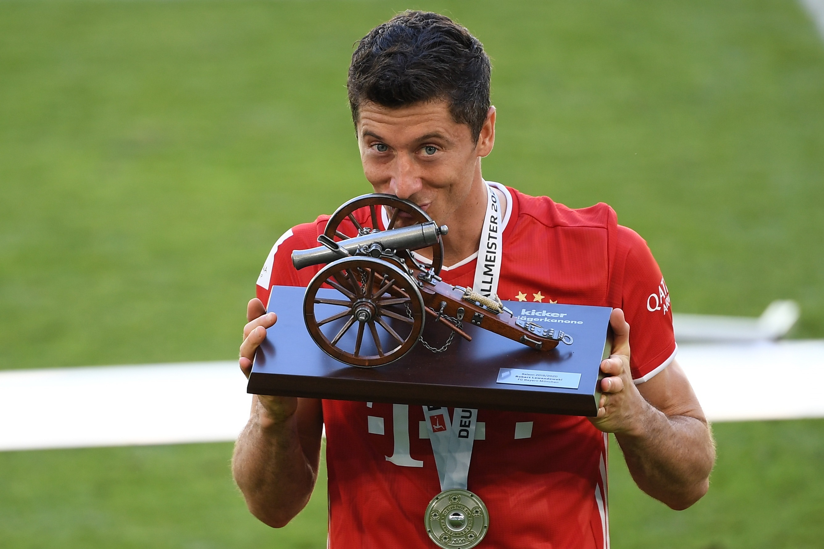 Robert Lewandowski se proclamó como máximo goleador de la Bundesliga por quinta vez