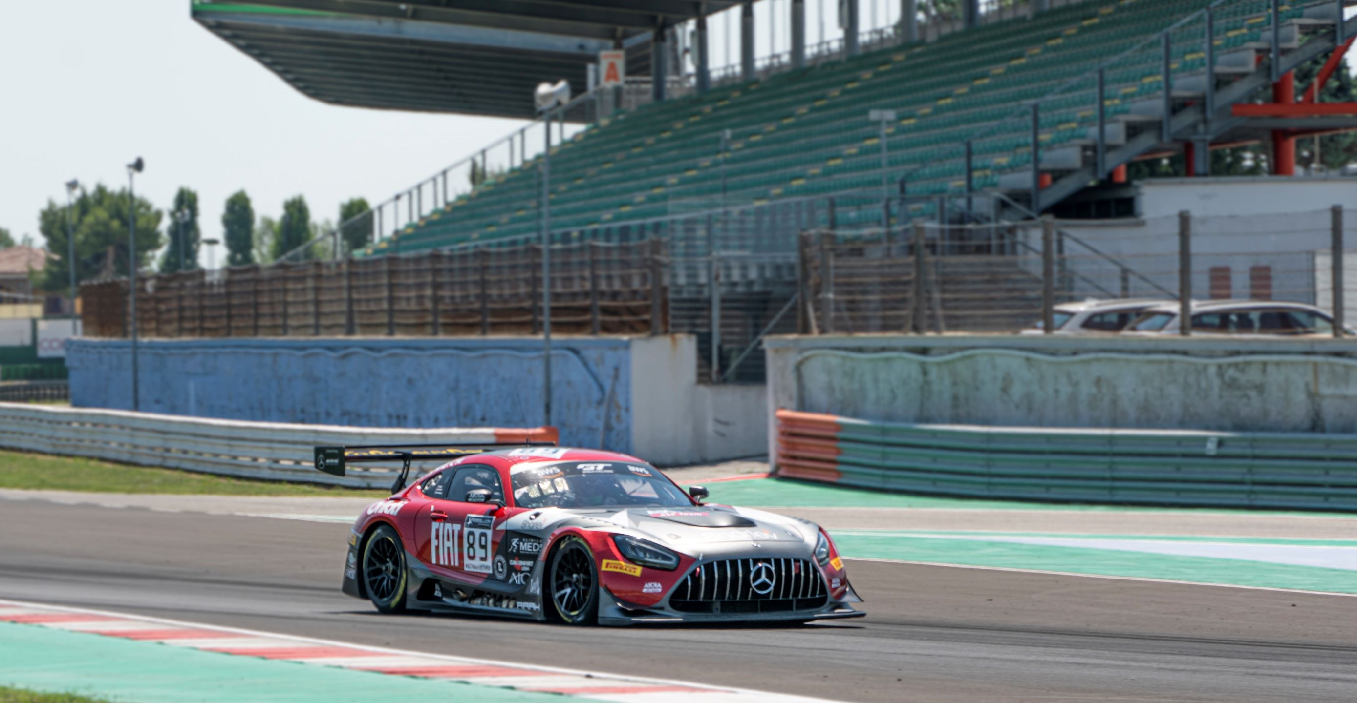 Benjamín Hites tuvo un auspicioso regreso a las pistas