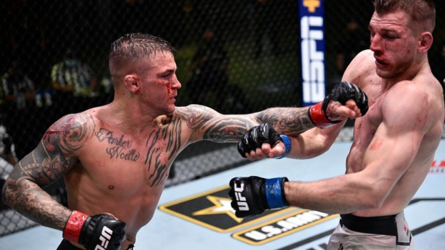 Dustin Poirier ganó la pelea estelar del UFC Fight Night en Las Vegas ante Dan Hooker