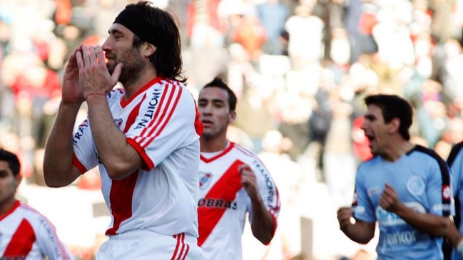 Hinchas de Boca le recordaron el relato del descenso a River con parlantes desde un avión