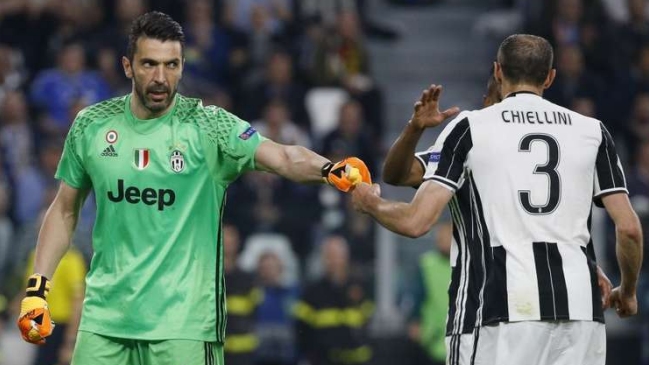 Los experimentados Gianluigi Buffon y Giorgio Chiellini renovaron por un año más en Juventus