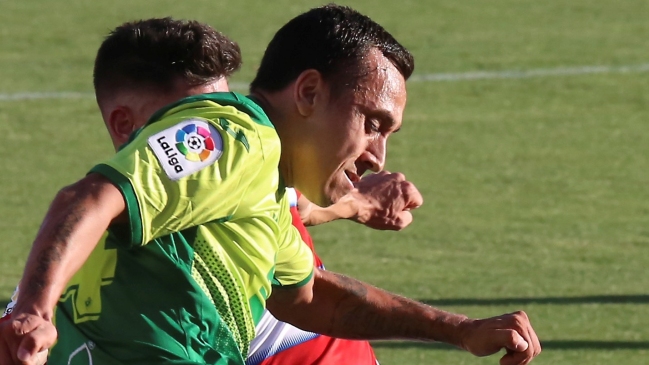 Eibar oficializó término de contrato del chileno Fabián Orellana