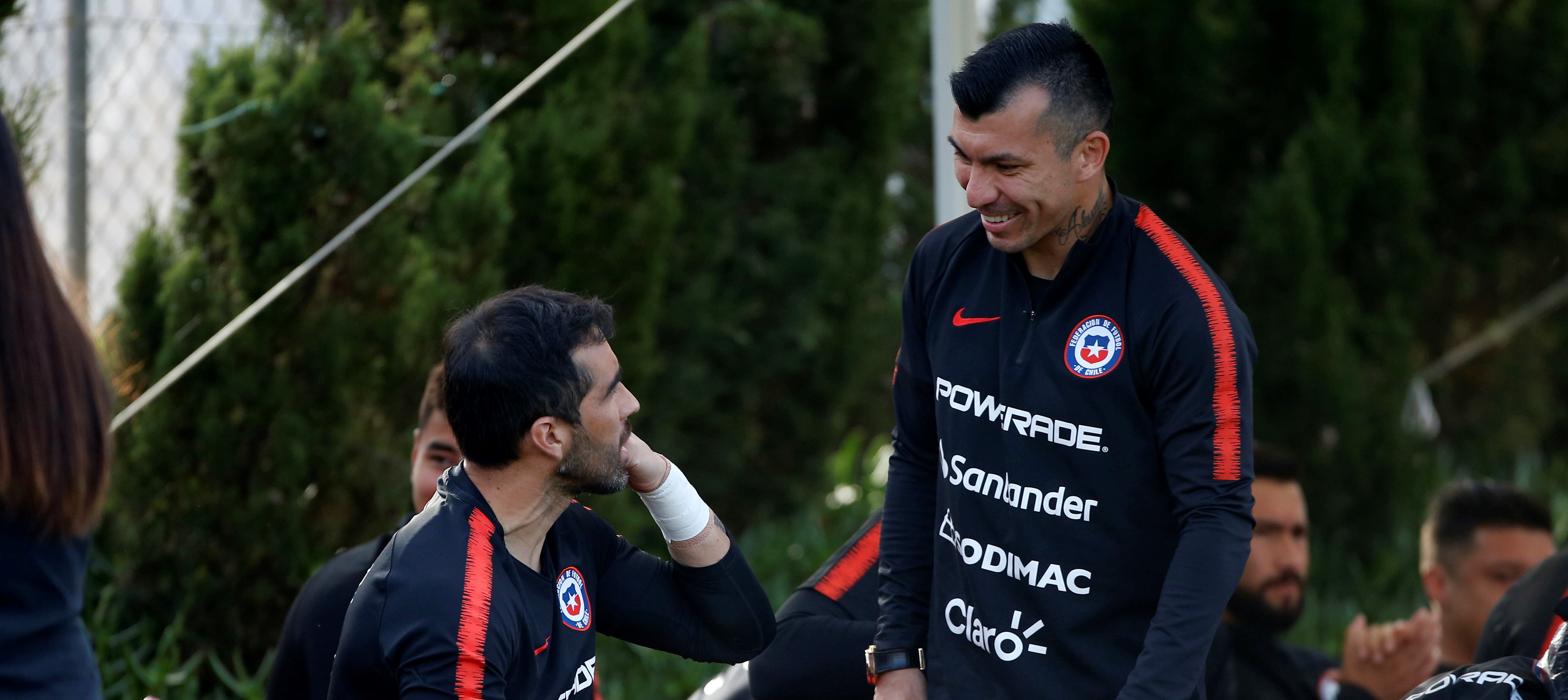 Holan y el sueño de contar con Gary Medel y Claudio Bravo en la UC: “Sería un desafío fantástico”