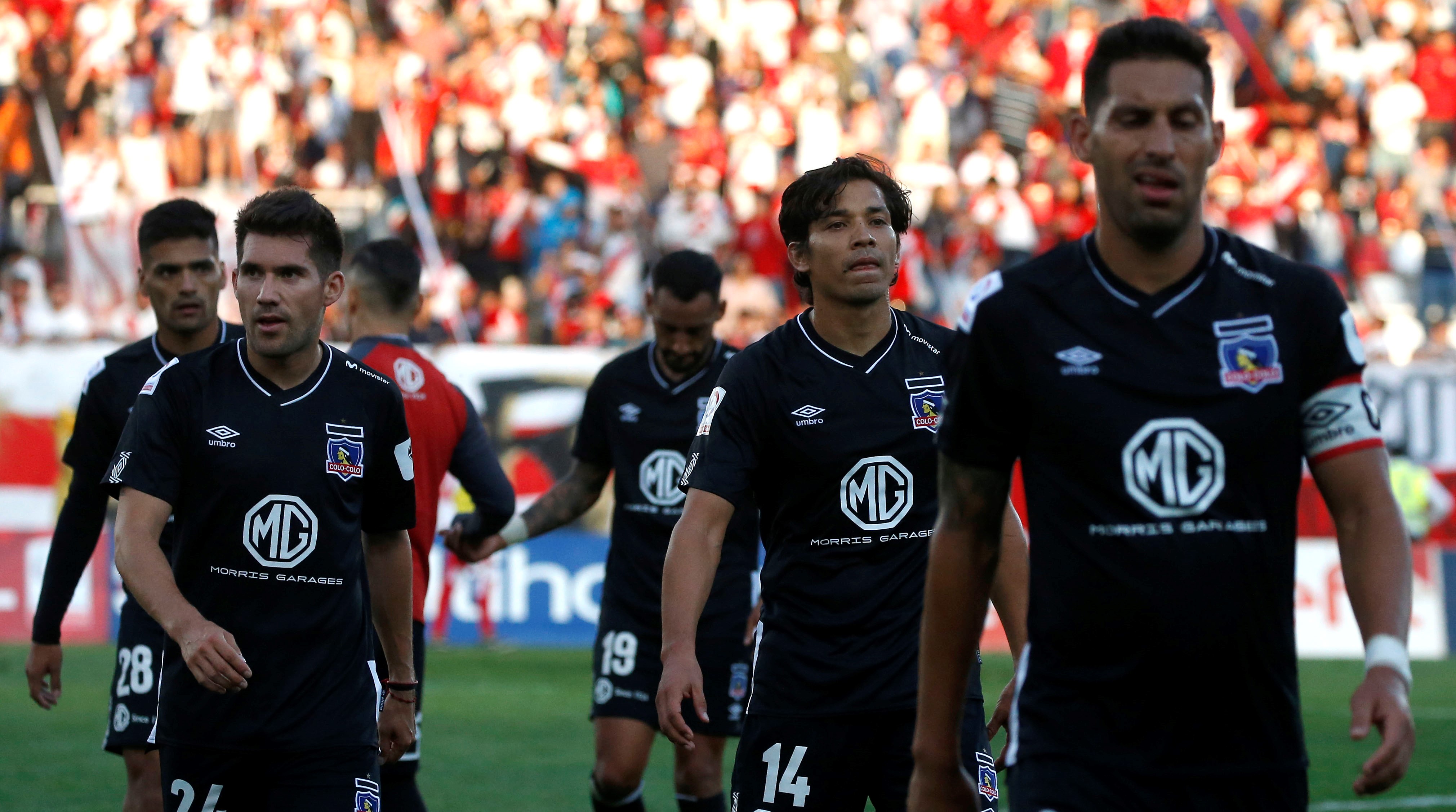 Nuevo problema para Colo Colo: Blanco y Negro denunció a Umbro por incumplimiento de contrato