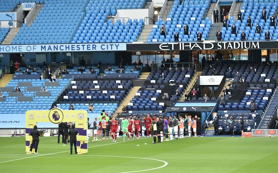Plantel de Manchester City recibió a Liverpool en Etihad con el pasillo para el campeón