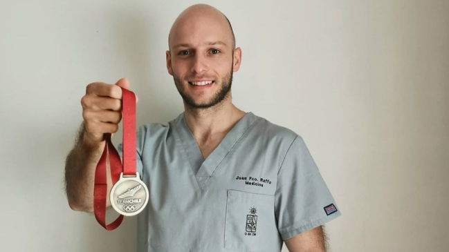 Gimnasta chileno colabora en primera línea contra el Covid-19: Trato de sumar un granito de arena