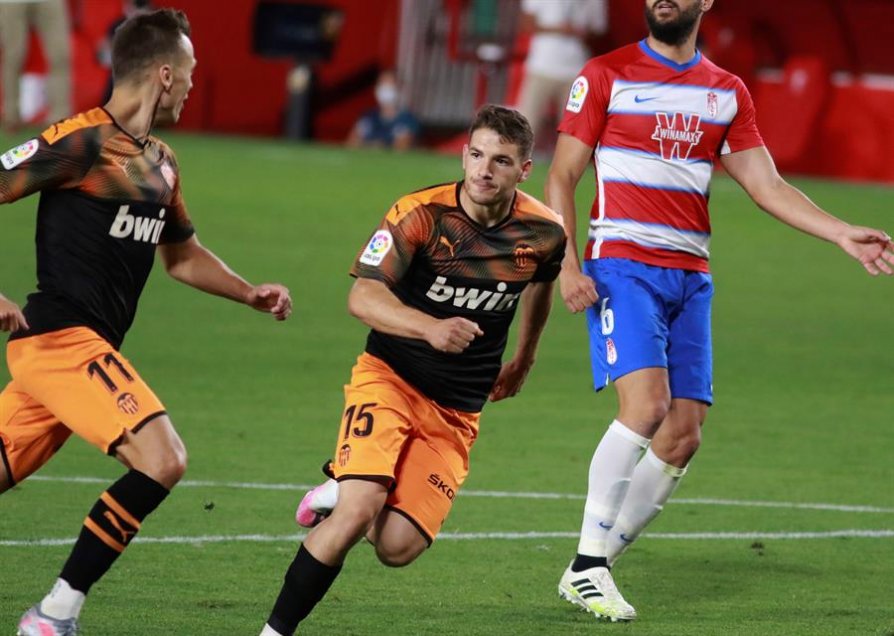 Valencia se enredó con Granada en su misión de llegar a la Europa League
