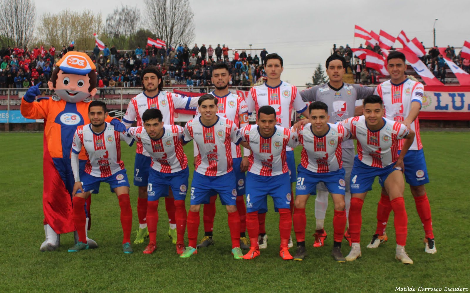 La difícil realidad de la Segunda División: Volante de Linares ahora trabaja como temporero
