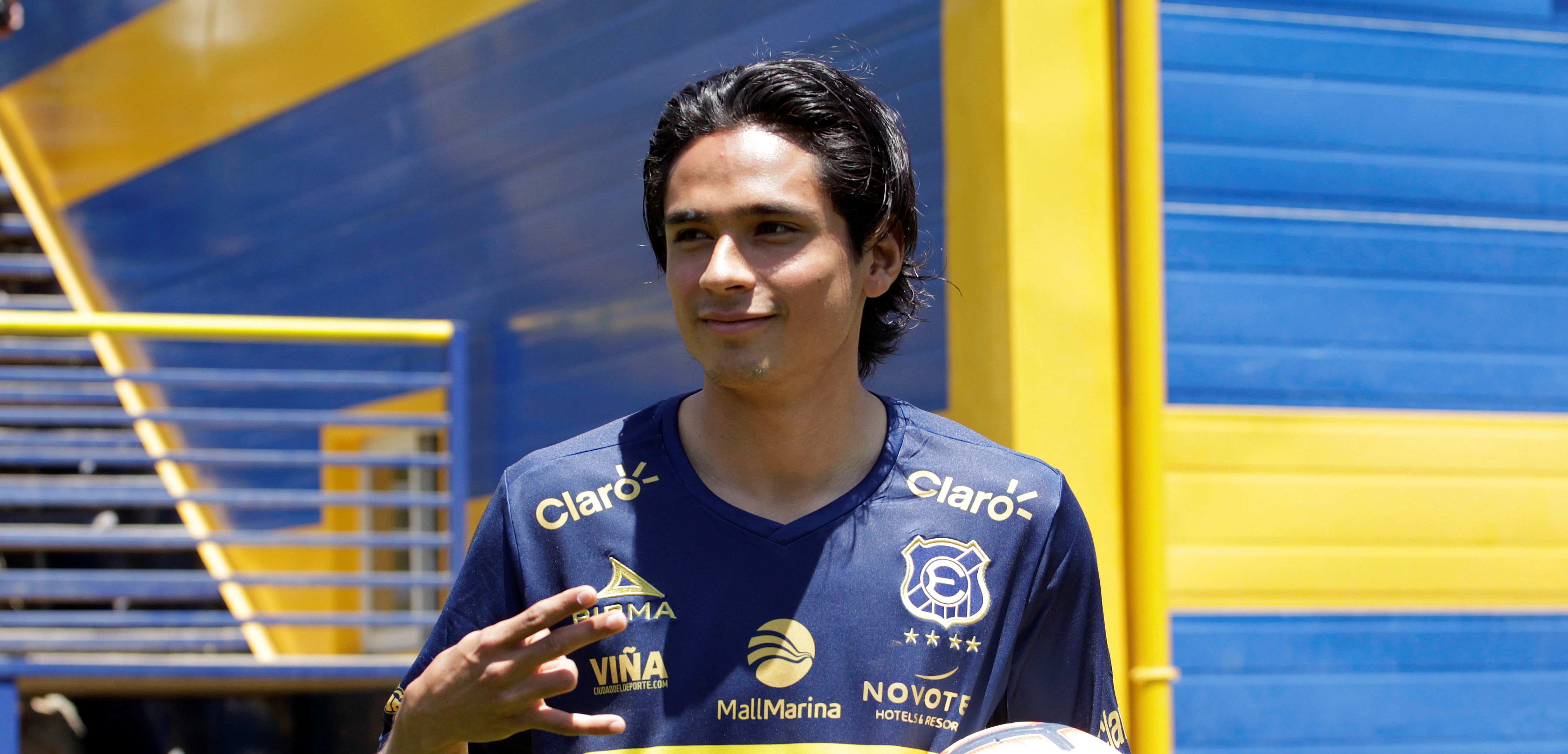 “Es posible hacerlo”: Volante mexicano de Everton explicó su opción por el veganismo