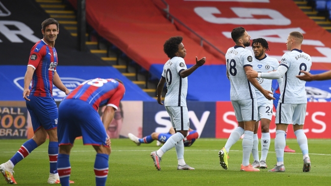 Con un rival en el piso: El criticado gol de Chelsea a Crystal Palace