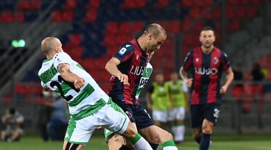 Bologna de Gary Medel firmó su cuarto partido sin ganar en casa tras perder ante Sassuolo