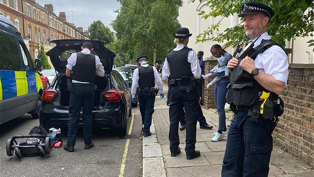 Policía londinense se disculpó con atleta Bianca Williams por violenta detención de ella y su esposo