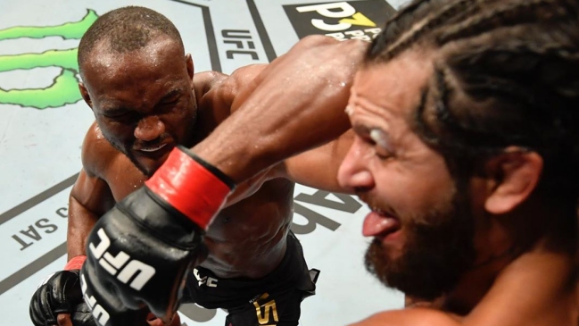 Usman derrotó a Masvidal y retuvo su título en el UFC 251 Fight Island de Abu Dhabi