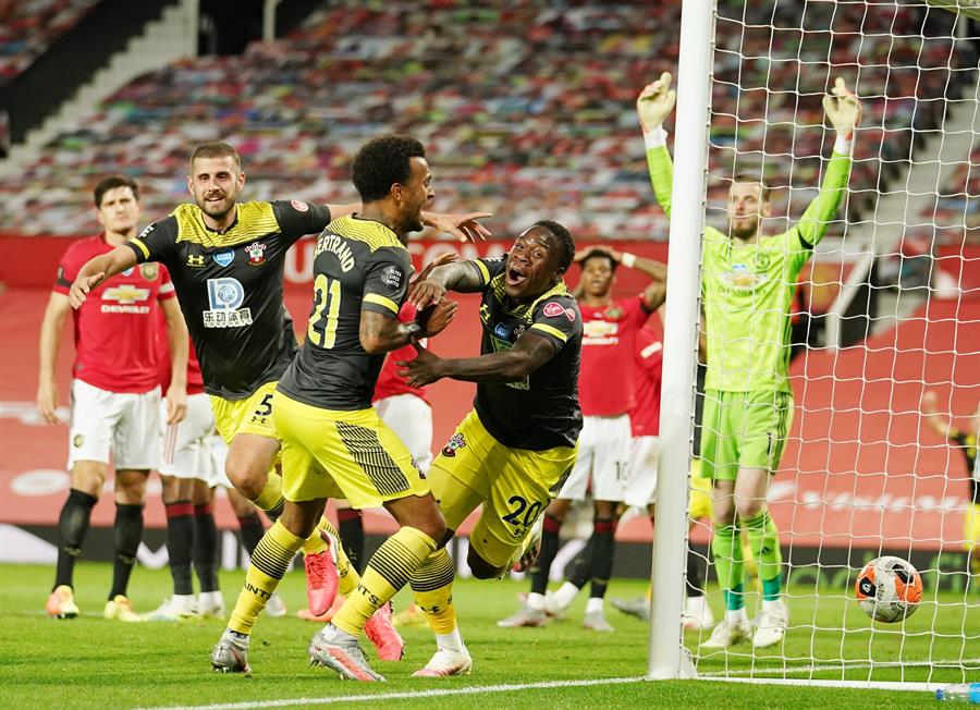 Southampton empató a último minuto y negó a Manchester United meterse en zona de Champions