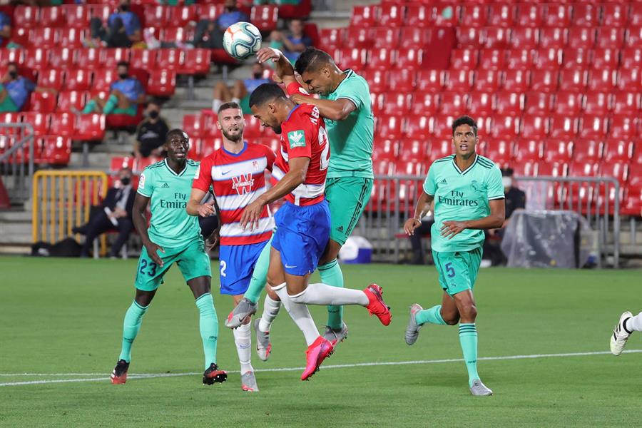 Real Madrid acaricia la corona de la liga española tras infartante victoria contra Granada