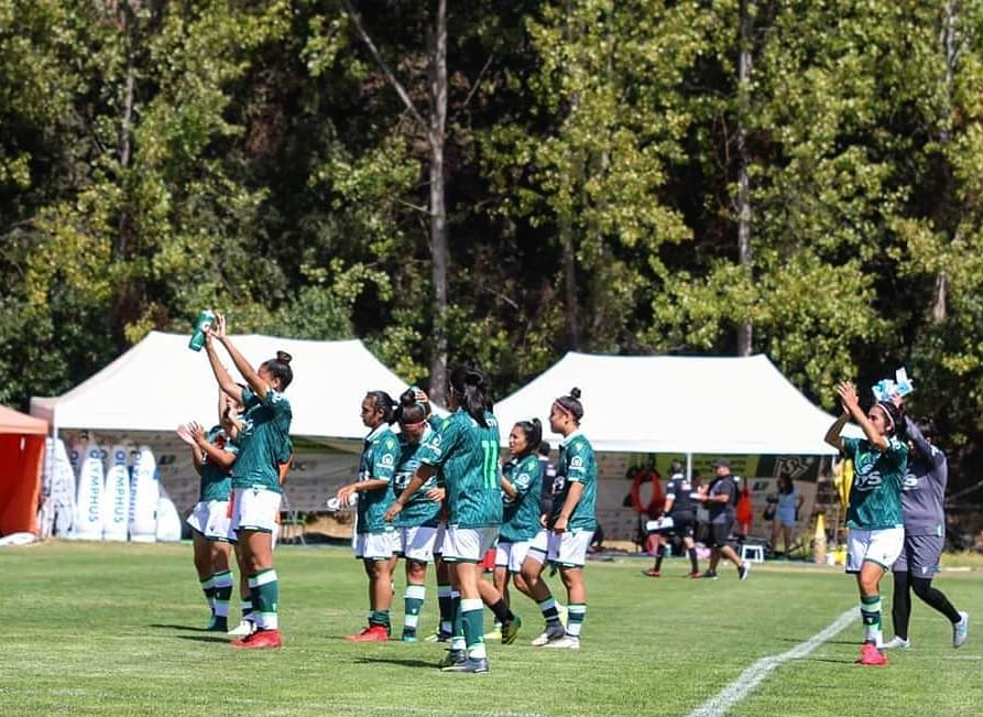 Jugadoras de S. Wanderers hicieron una rifa para apoyar a dos compañeras afectadas por la pandemia