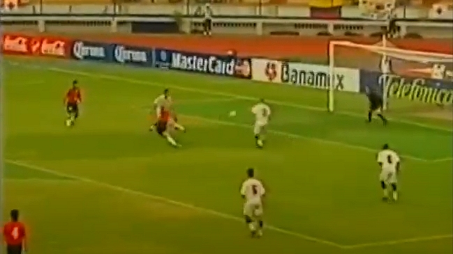 Un afortunado gol de Cristián Montecinos selló triunfo de Chile sobre Venezuela en la Copa América 2001