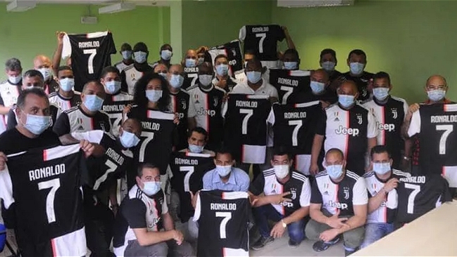 Cristiano Ronaldo obsequió camisetas a médicos cubanos que combaten el coronavirus en Turín