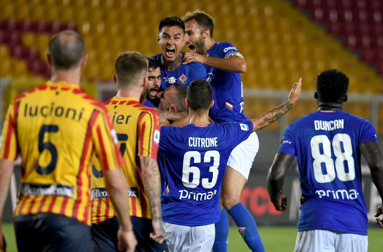 ¡Al ángulo! El perfecto tiro libre de Rachid Ghezzal en la victoria de Fiorentina ante Lecce