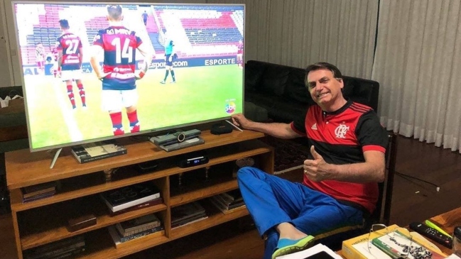 Bolsonaro causó polémica en Brasil tras mostrarse festejando el título carioca de Flamengo