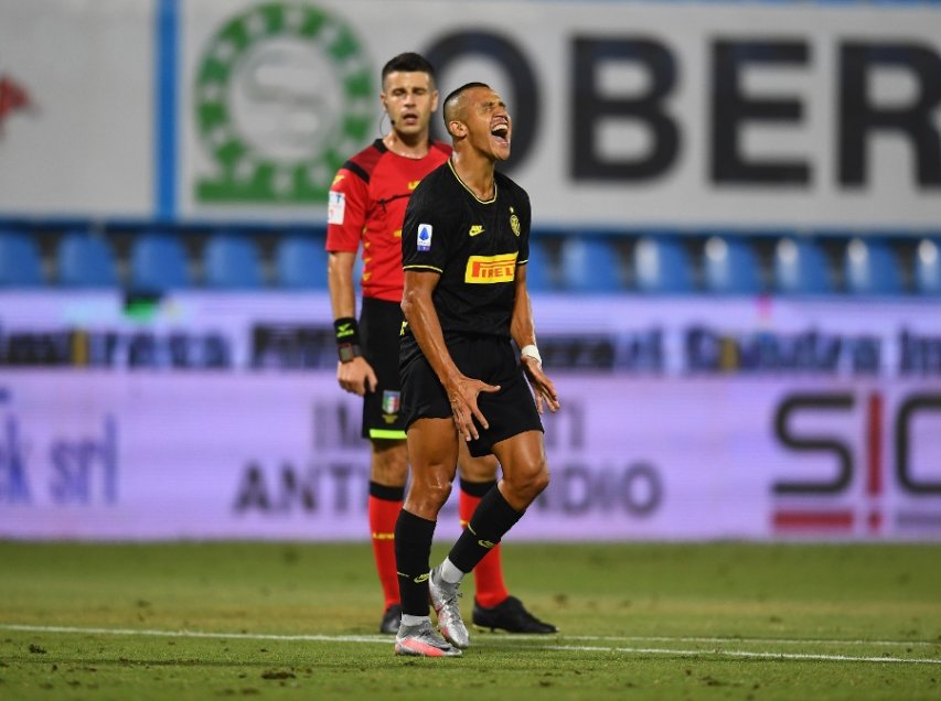 Inter de Milán contó con el protagonismo de Alexis para golpear al colista Spal en Ferrara