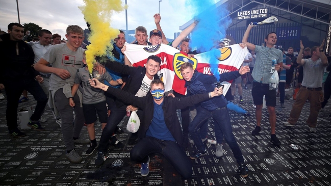Hinchas de Leeds de Bielsa celebraron el ascenso con locura en las calles de la ciudad