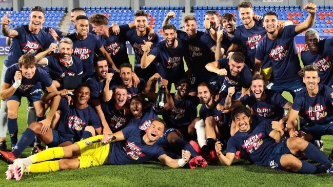 Huesca ascendió a Primera División en España tras contundente victoria sobre Numancia
