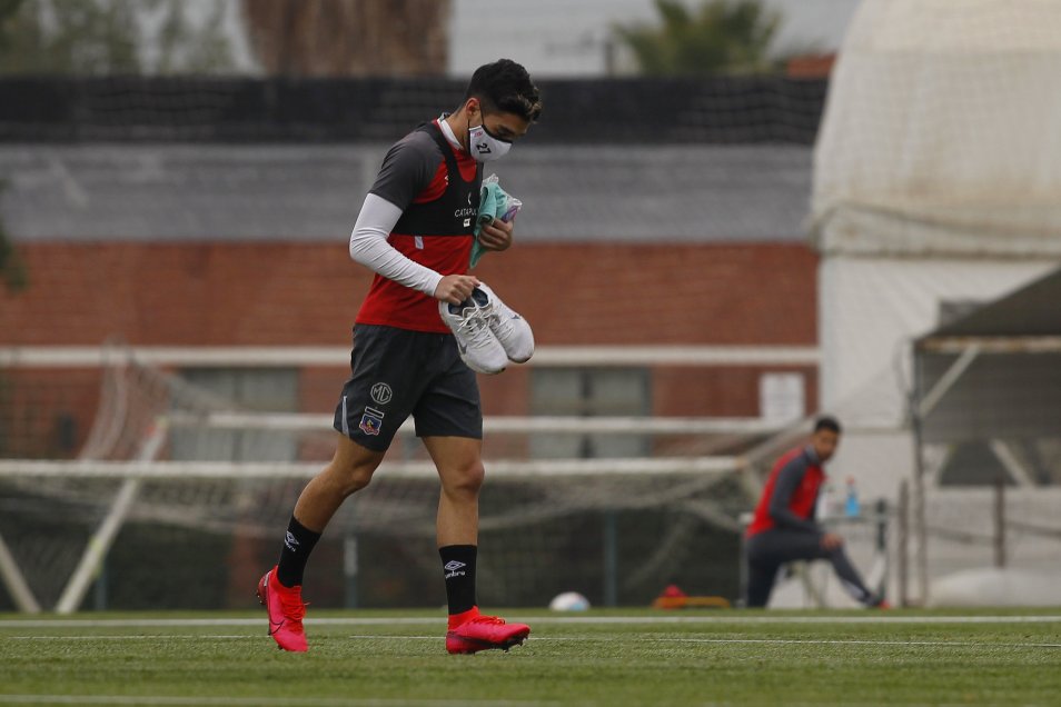 Con gran distancia social: El primer entrenamiento de Colo Colo en medio de la pandemia