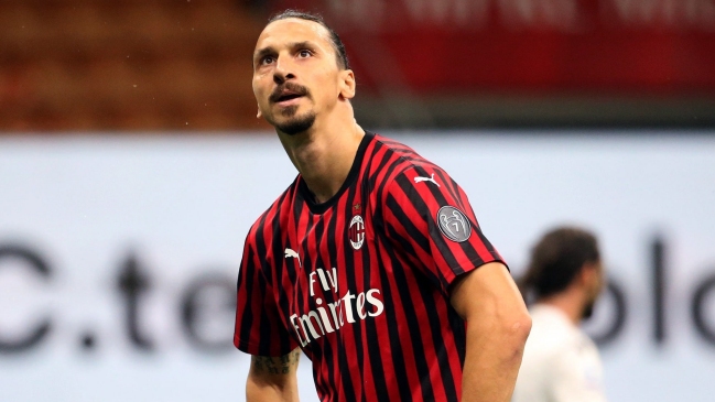Zlatan se enfrentó a su técnico cuando lo reemplazó ante Bologna