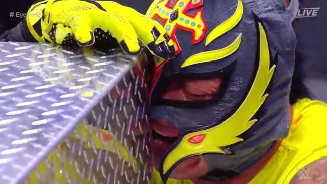 Seth Rollins le sacó un ojo a Rey Misterio en “The Horror Show at Extreme Rules” de la WWE