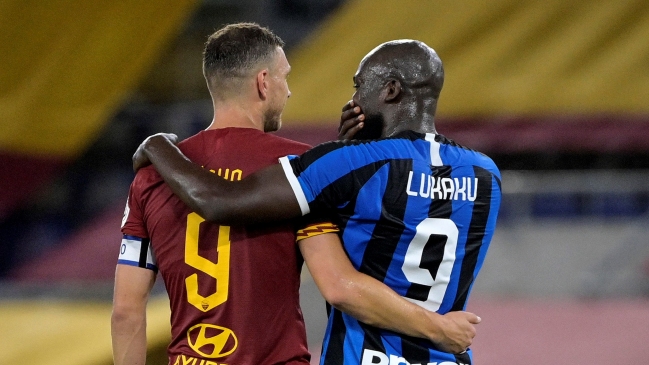 El diálogo en secreto de Dzeko con Lukaku que preocupó a los hinchas de AS Roma