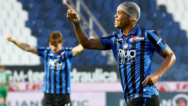 Un solitario gol de Luis Muriel permitió a Atalanta batir a Bologna de Medel y seguir como sublíder